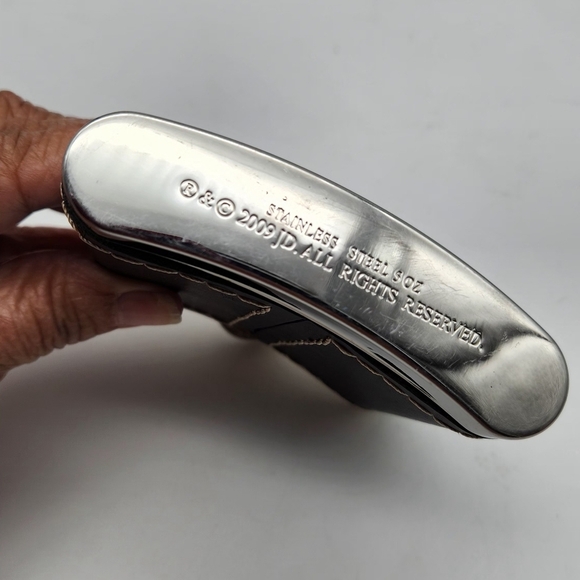 Jack Daniels Old No.7 Stainless Steel + Black Leather Wrapped Flask 5 oz 2009 - Picture 4 of 6